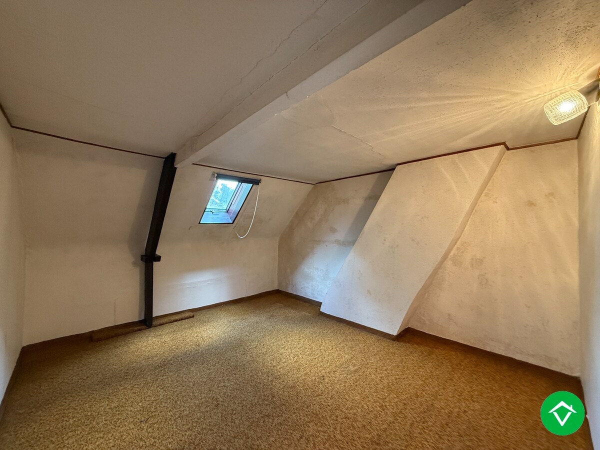 Ruime woning met 5 slaapkamers, garage en diepe tuin te Houthulst 