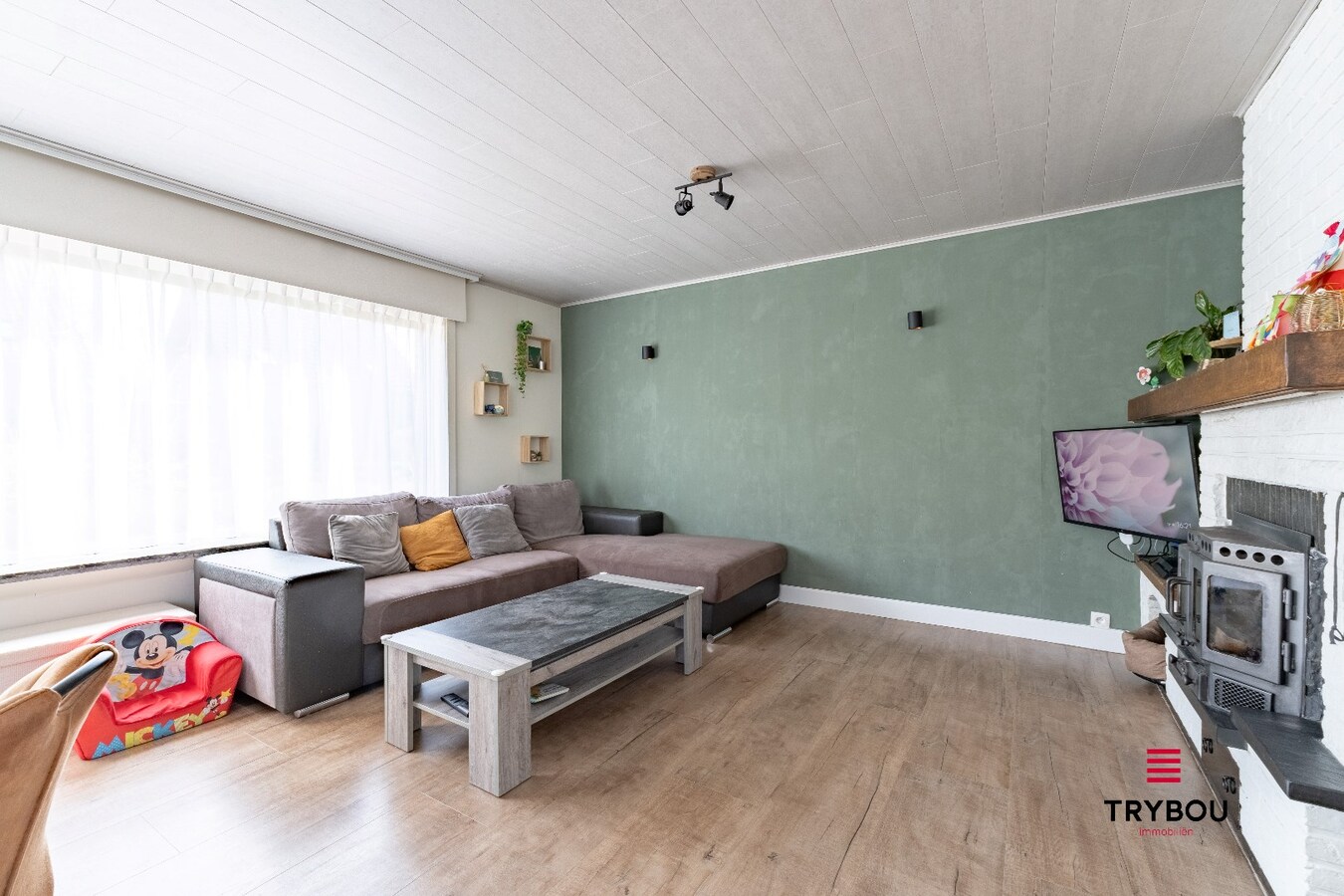 Instapklare gezinswoning met garage en prachtige tuin in rustige straat 