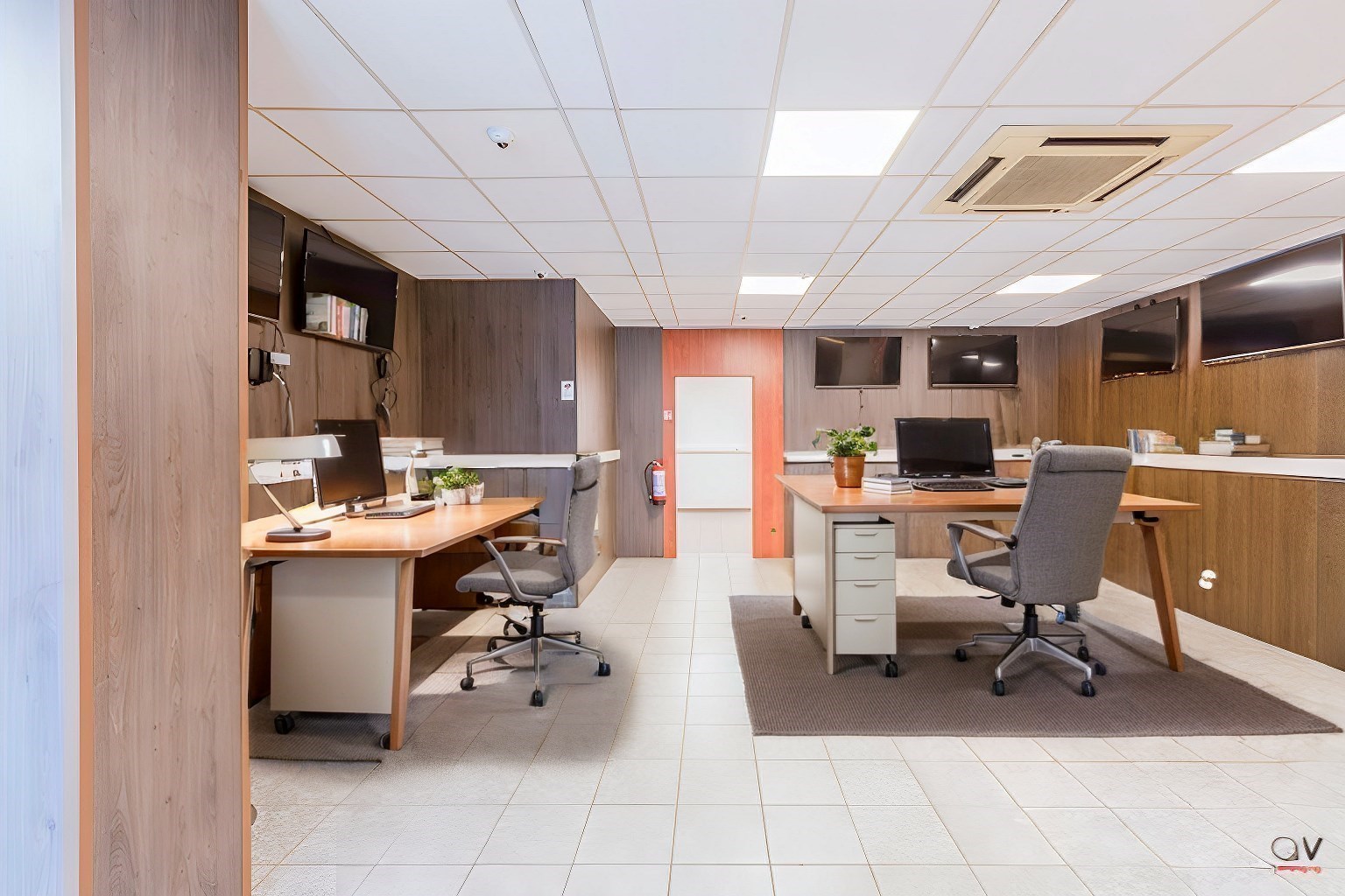 Instapklaar handelspand met woonst en terras op gunstige locatie 