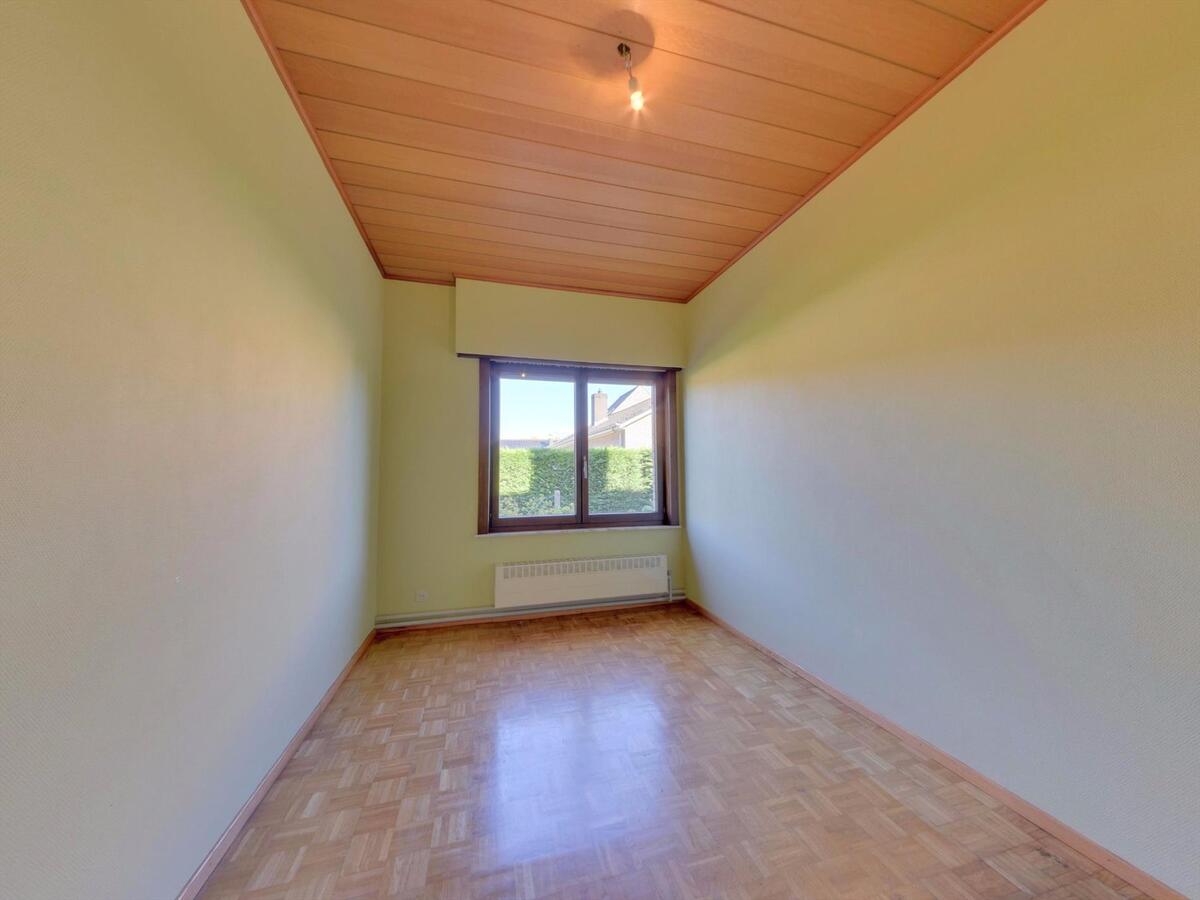 Uitstekend gelegen villa in bungalowstijl 