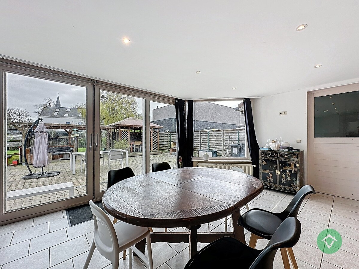 Statige gezinswoning met zonnige tuin, drie slaapkamers en topligging in Leke 