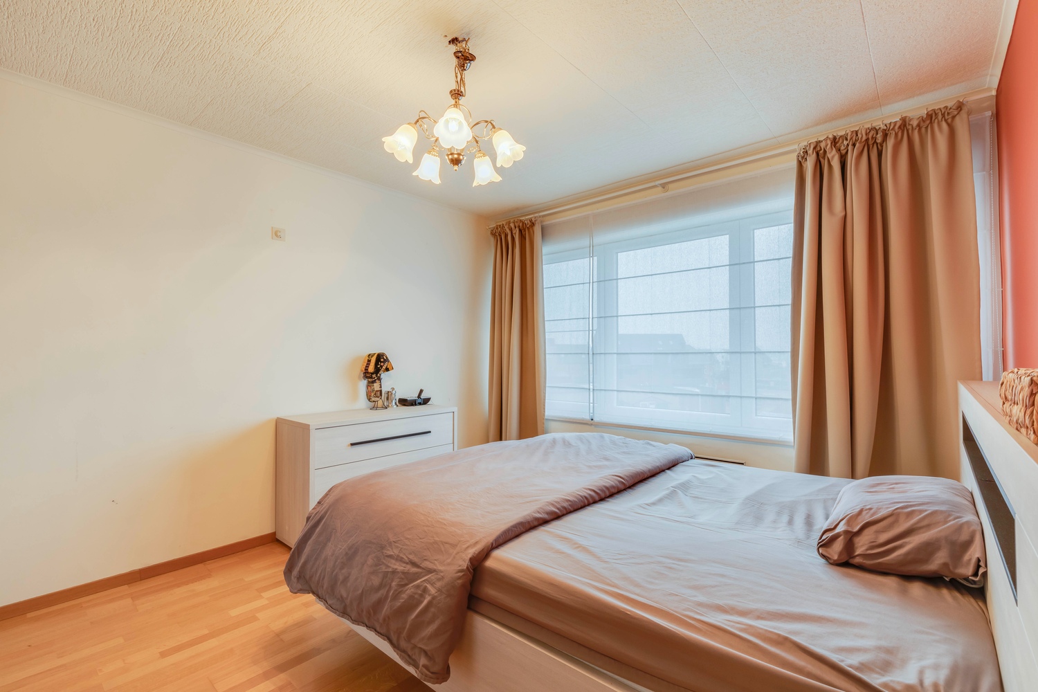 Instapklare woning (bel-étage) met 3 slpks ,centrum Burst 