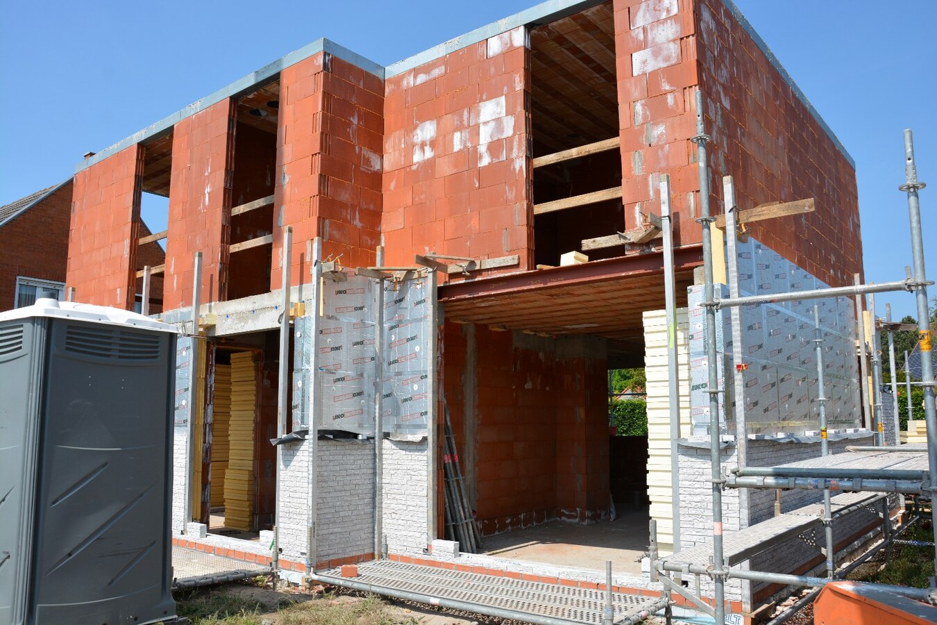 Nieuwbouwwoning op 416 m² – volledig naar eigen smaak af te werken 