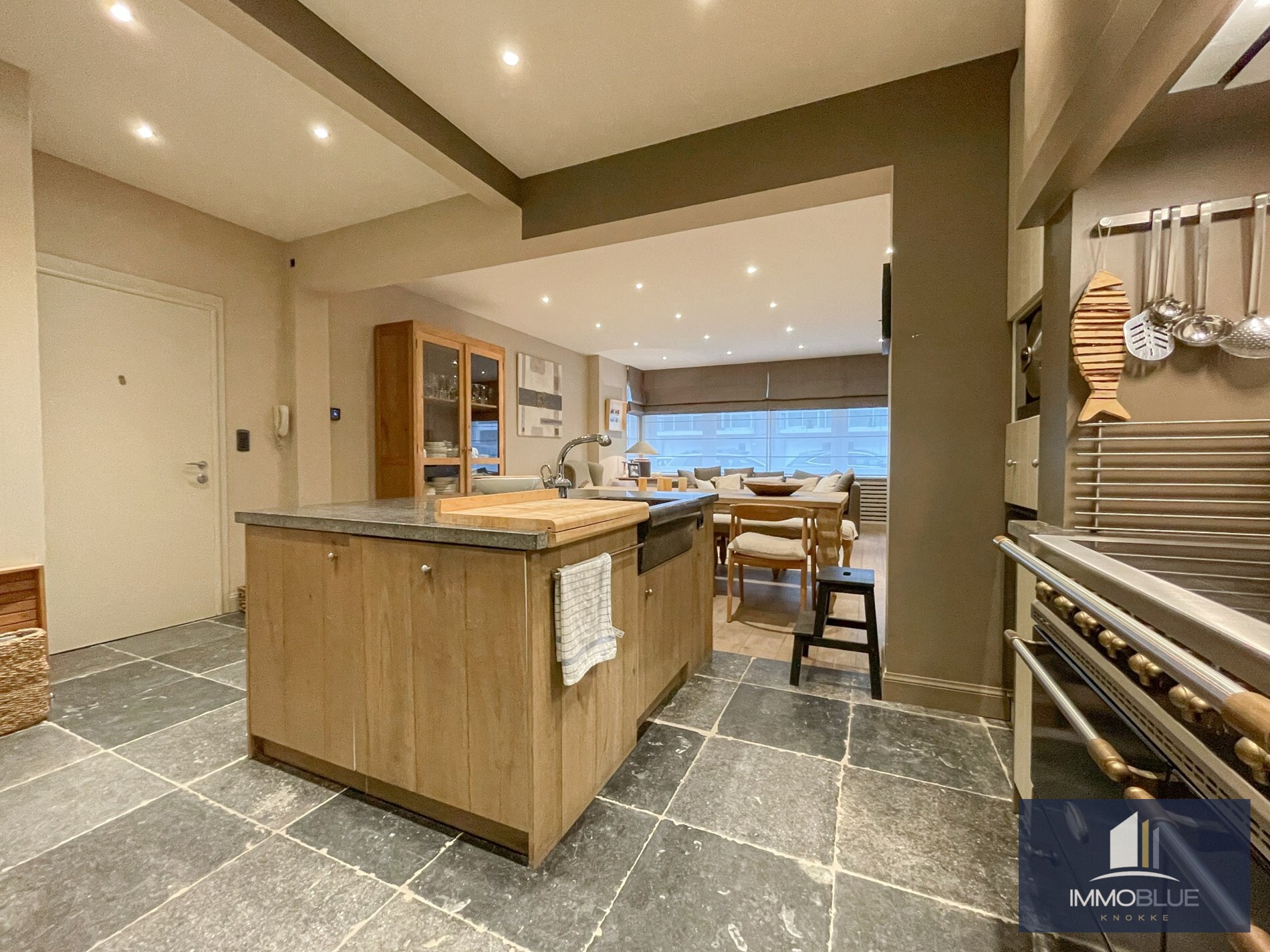 Aangenaam, perfect onderhouden appartement met een ruim terras. 