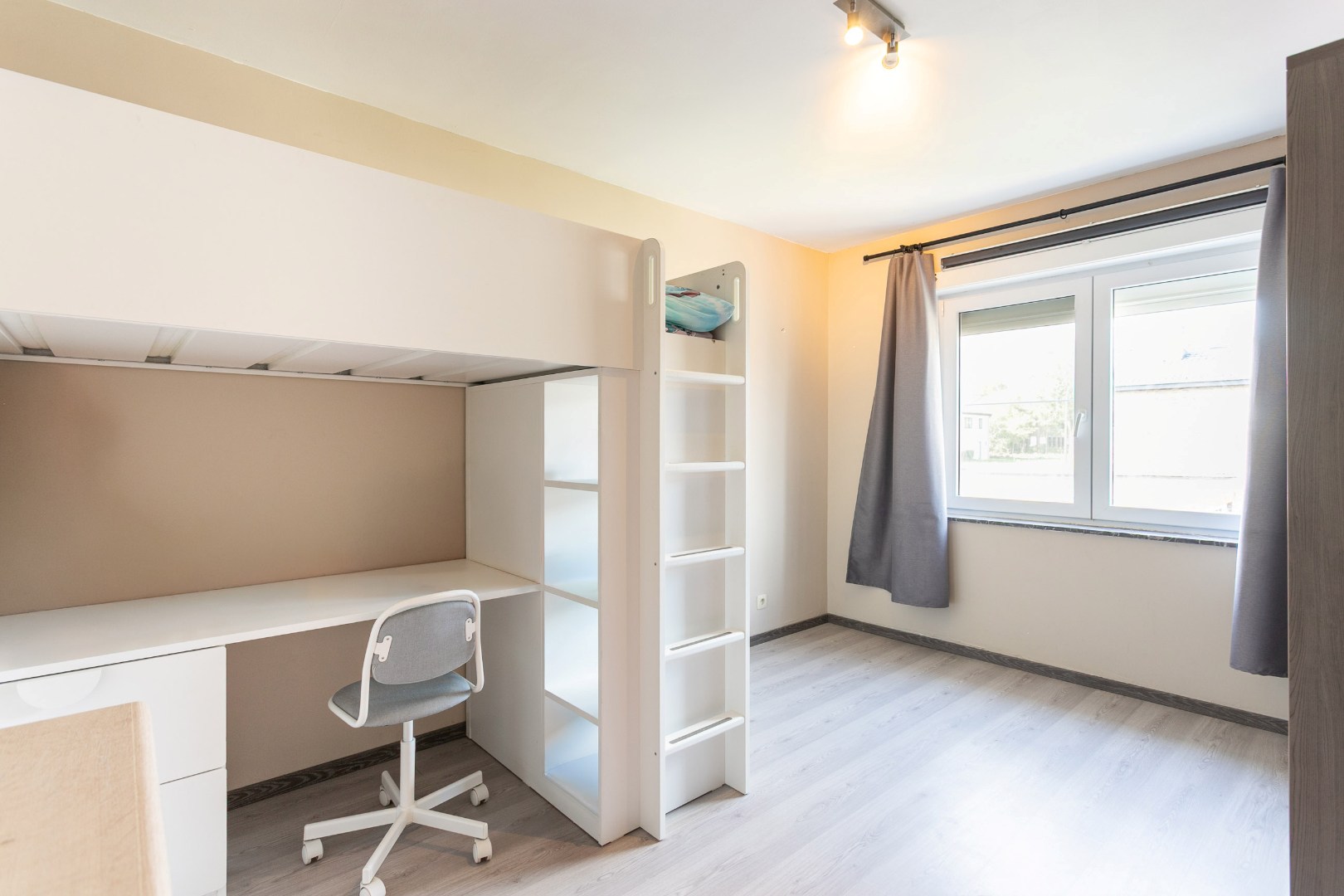 Instapklare woning met 3 slpk, tuin en garage te Lembeek 