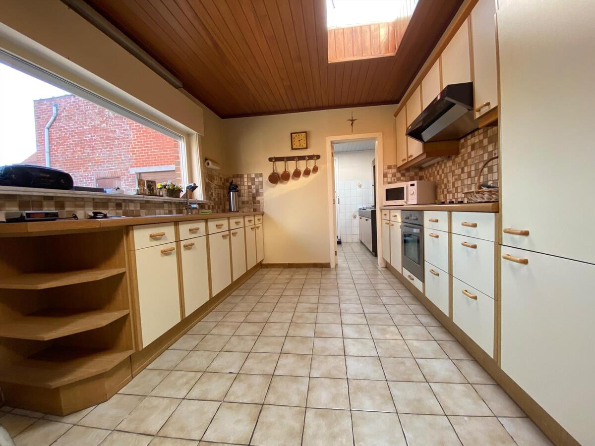 Woning met 3 slaapkamers en loods te Kortemark 