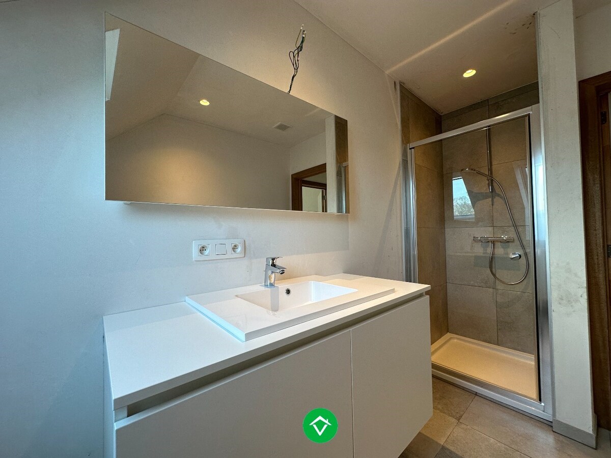 Moderne en lichtrijke nieuwbouwwoning met drie slaapkamers te Handzame (Kortemark) 