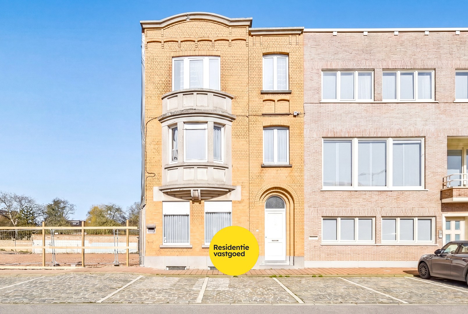 Te renoveren woning met veel op potentieel op topligging. 