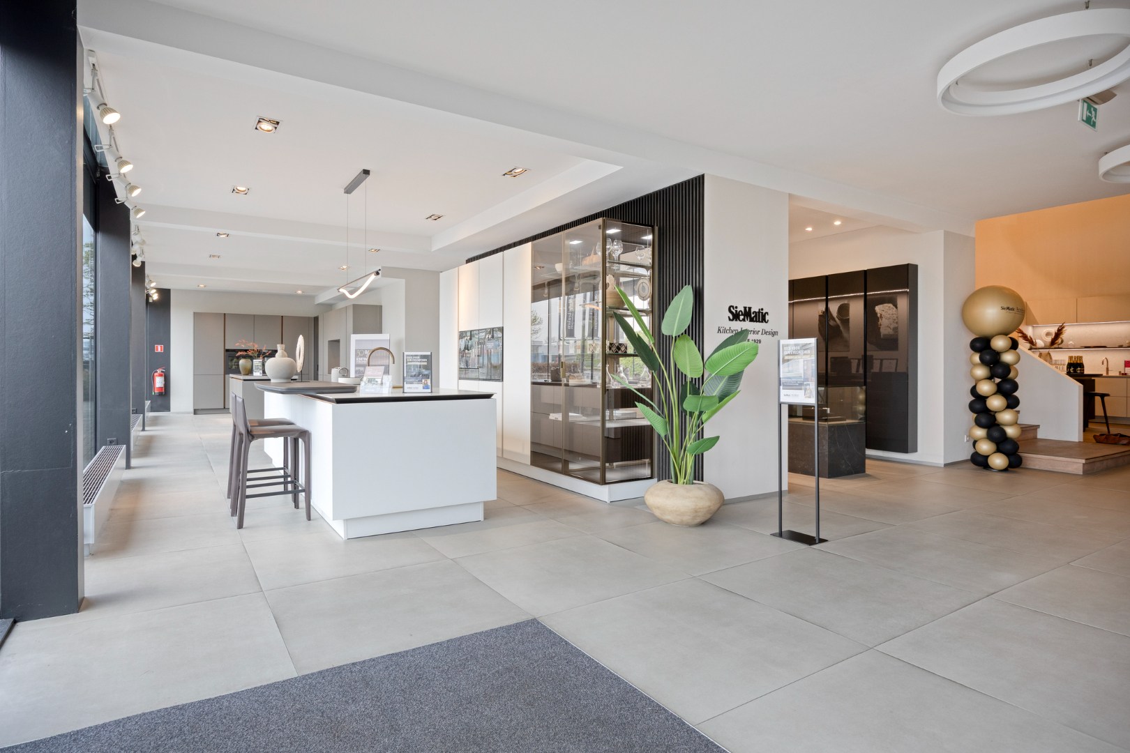 Zeer goed gelegen handelspand van Ca. 880m2 te huur! 