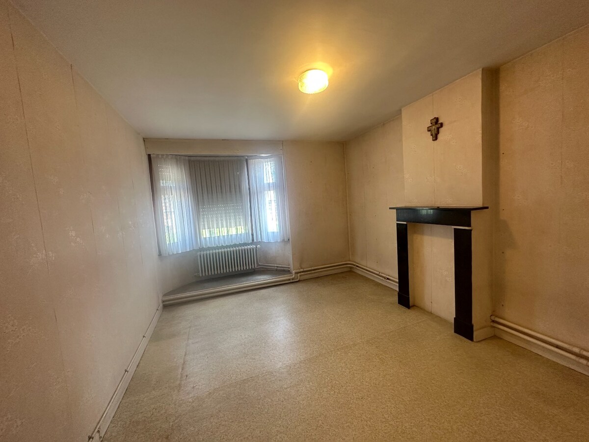 Halfopen woning met 3 slaapkamers op de Markt in Houthulst 