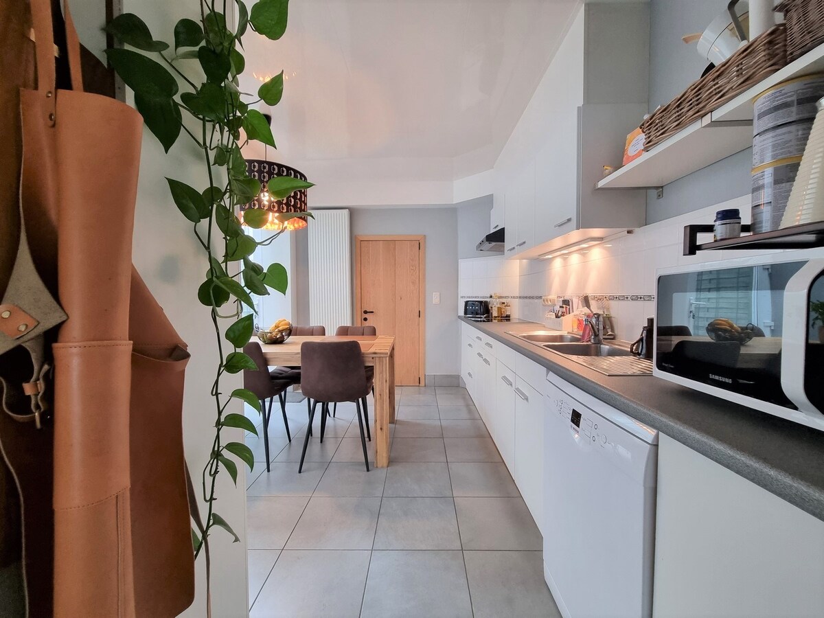 Leuke woning met mooi terras en achteruitgang te Heist 