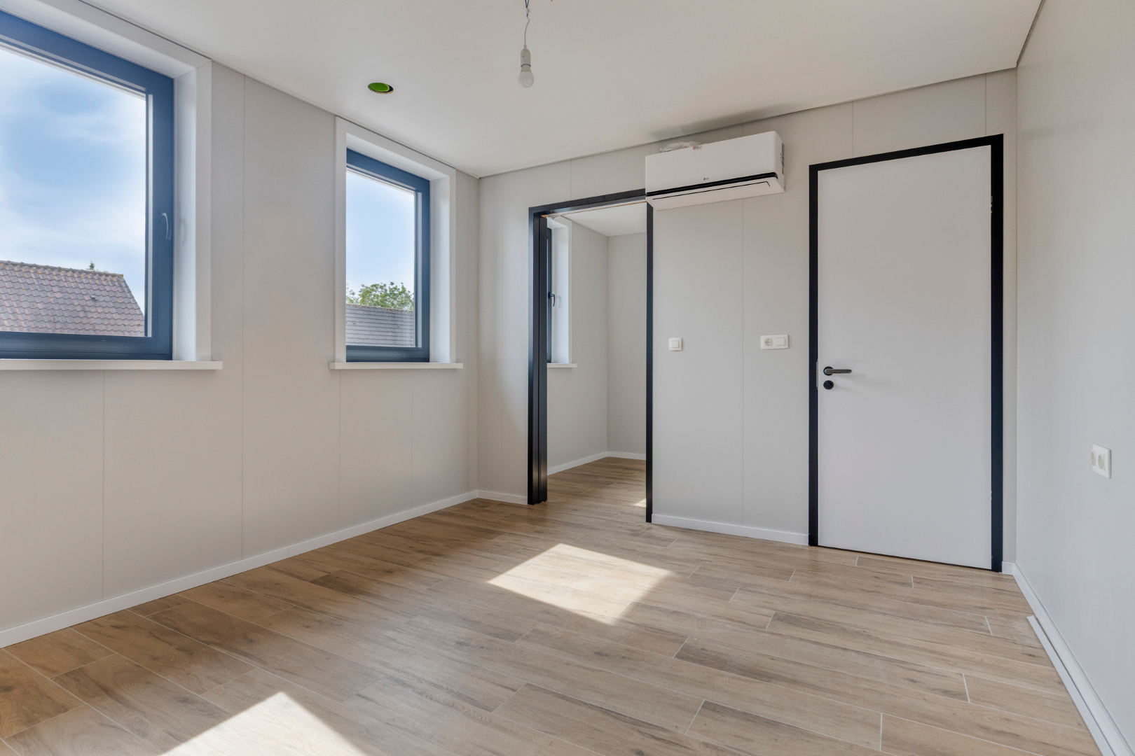 Heikant (NL) – Moderne vrijstaande woning met verrassend veel ruimte, energiezuinig comfort en mogelijkheden voor werken aan huis 