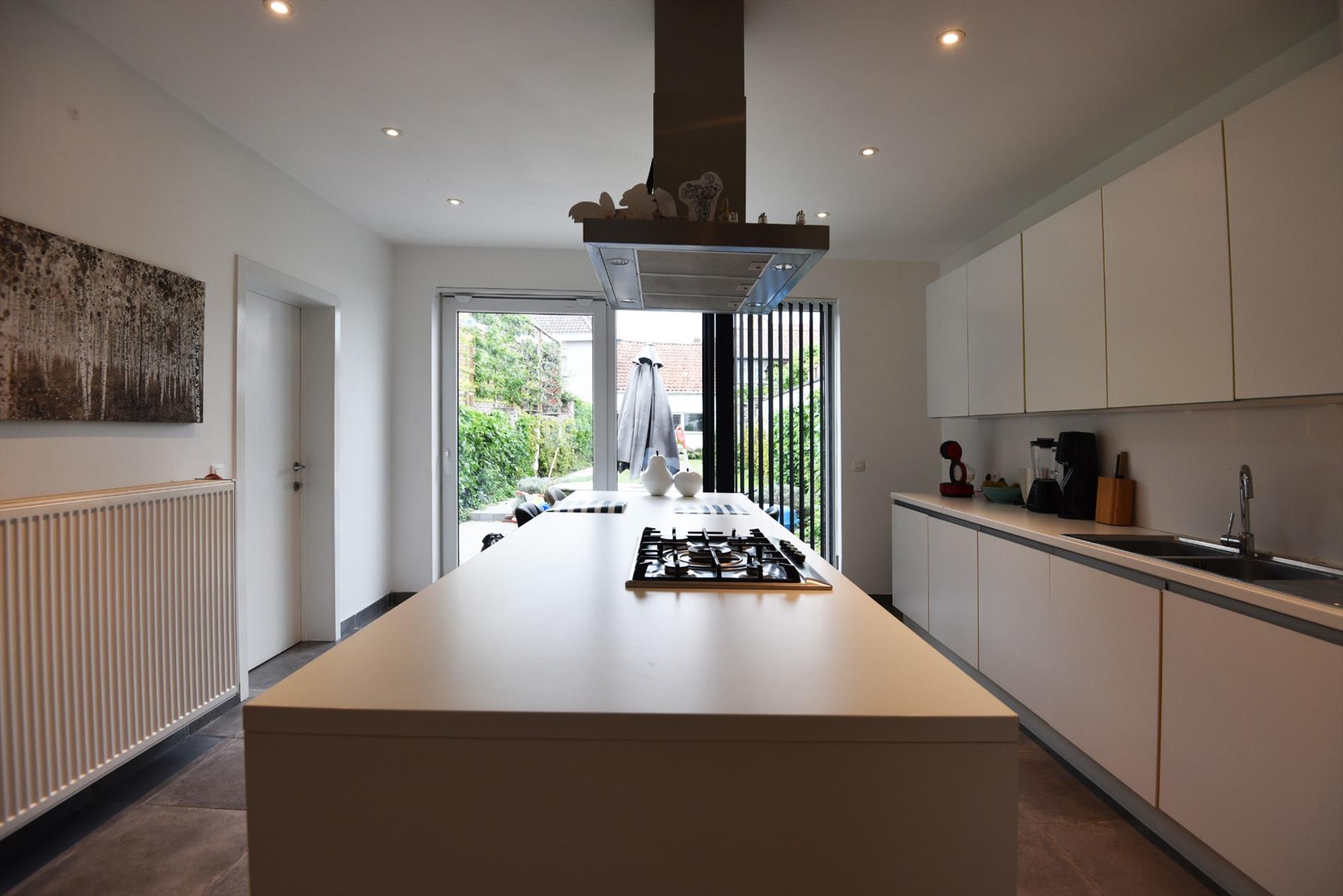 Instapklare gezinswoning met 3 slpks, garage en tuin te Watervliet 