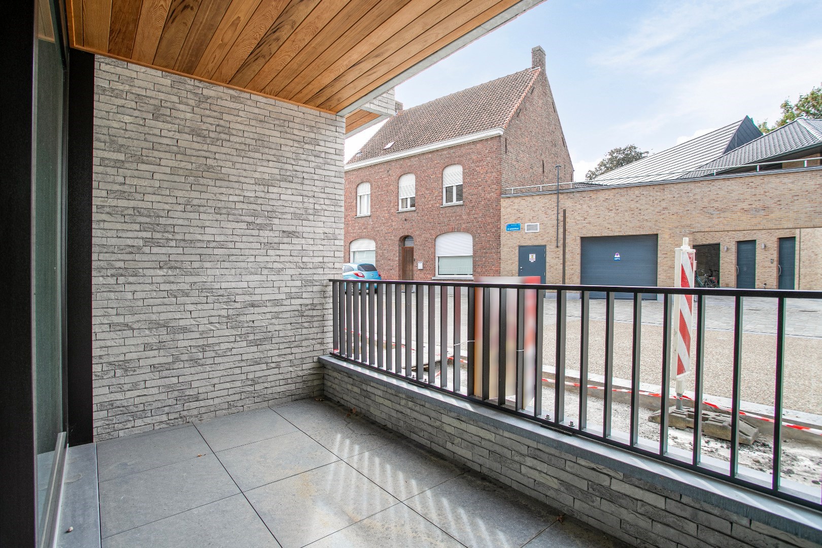 Volledig afgewerkt appartement met 2 slaapkamers en terras. 