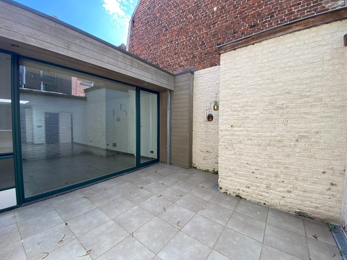 Ruime stadswoning met 2 slaapkamers en garage 