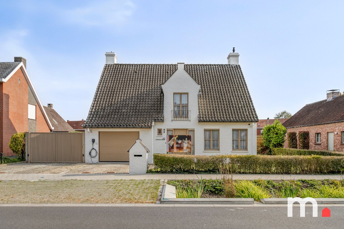 Unieke Villa te Roeselare met Zwembad en 5 slaapkamers op 987m² ! 