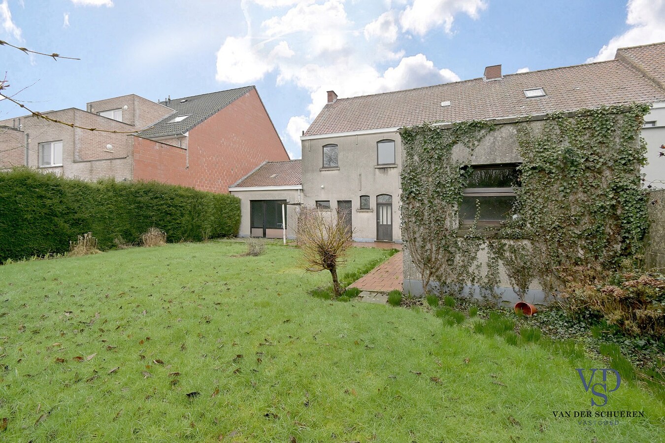 Bijzonder ruime gezinswoning. 