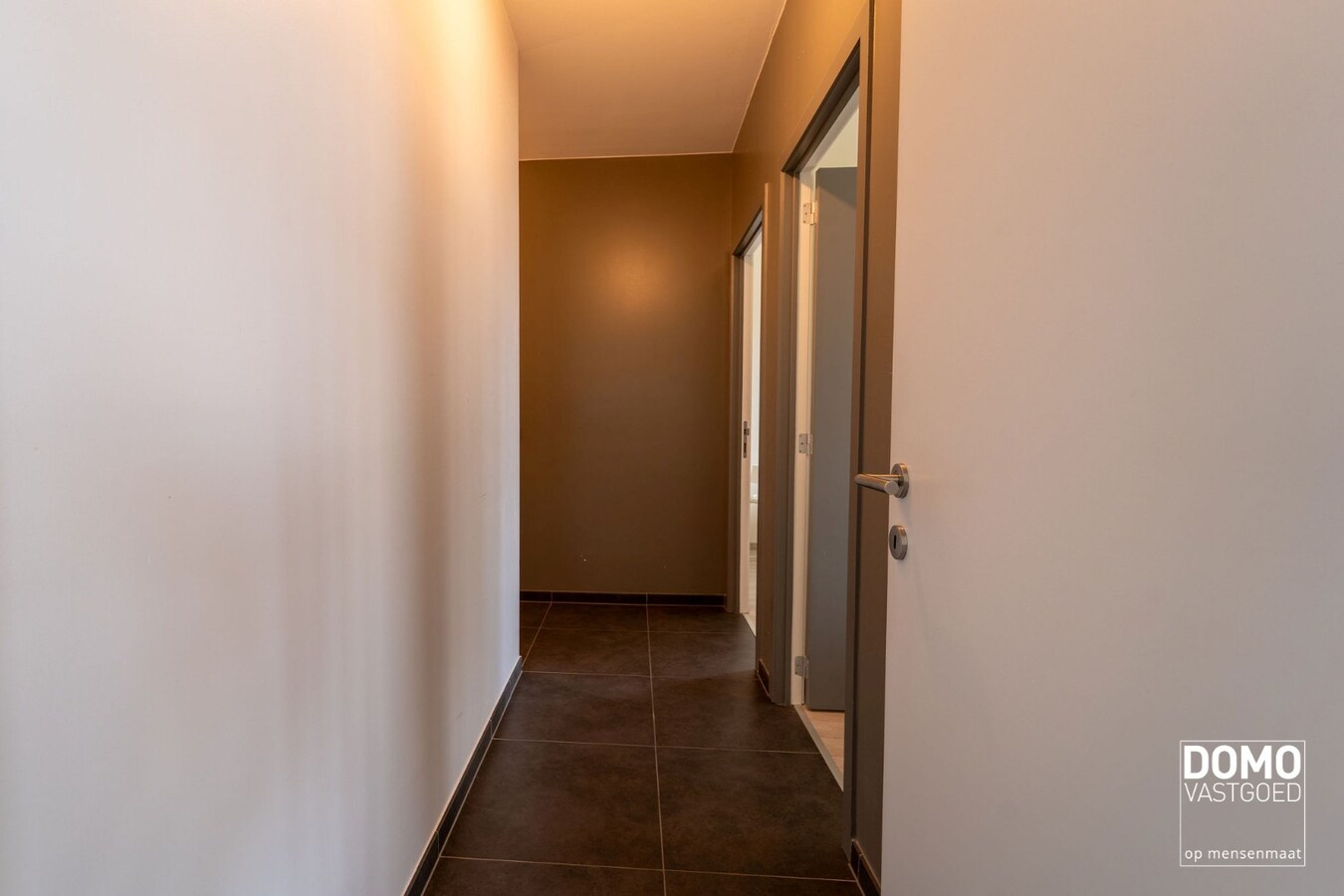 LUXE APPARTEMENT MET PRACHTIG TERRAS, 2 SLAAPKAMERS EN AUTOSTANDPLAATS TE KOOP IN HARTJE VAN HASSELT 