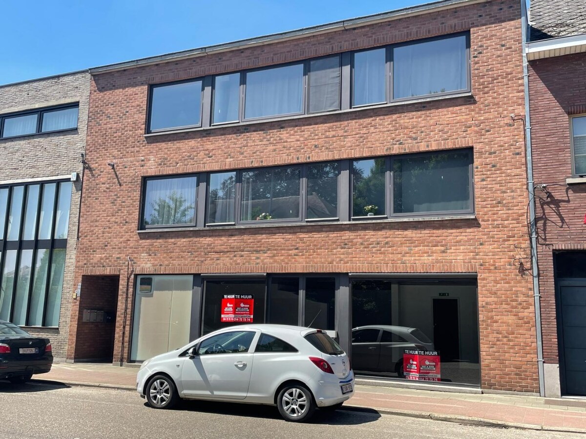 Verhuurd winkelruimte - Geel