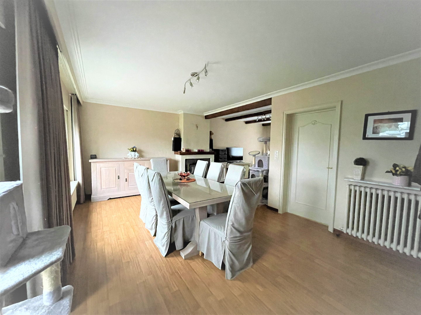 Woning met 3 slaapkamers en garage in rustige buurt 