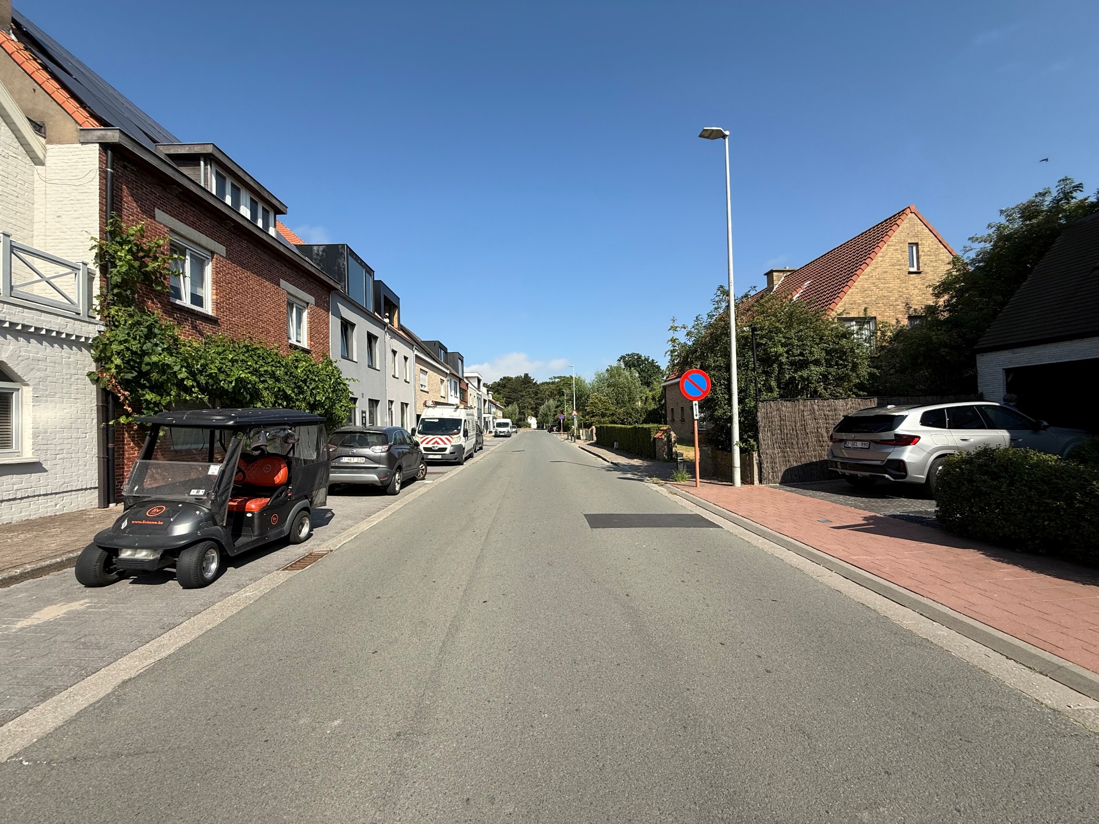 Non meublé - Maison bien entretenue avec trois chambres située dans le vieux Knokke, à distance de marche du centre commercial de Knokke et du Zoute. 