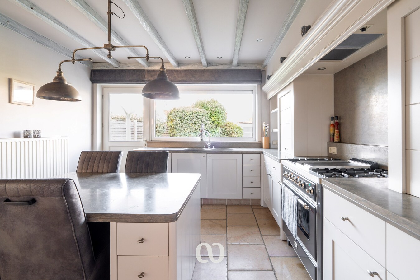 Instapklare gezinswoning met 4 slaapkamers en tuin 