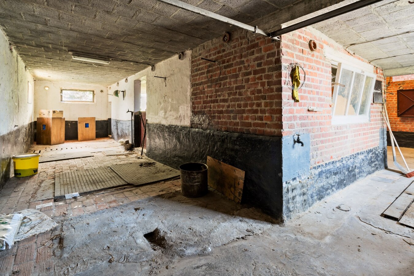 Ruime woning met loods op 882 m² 