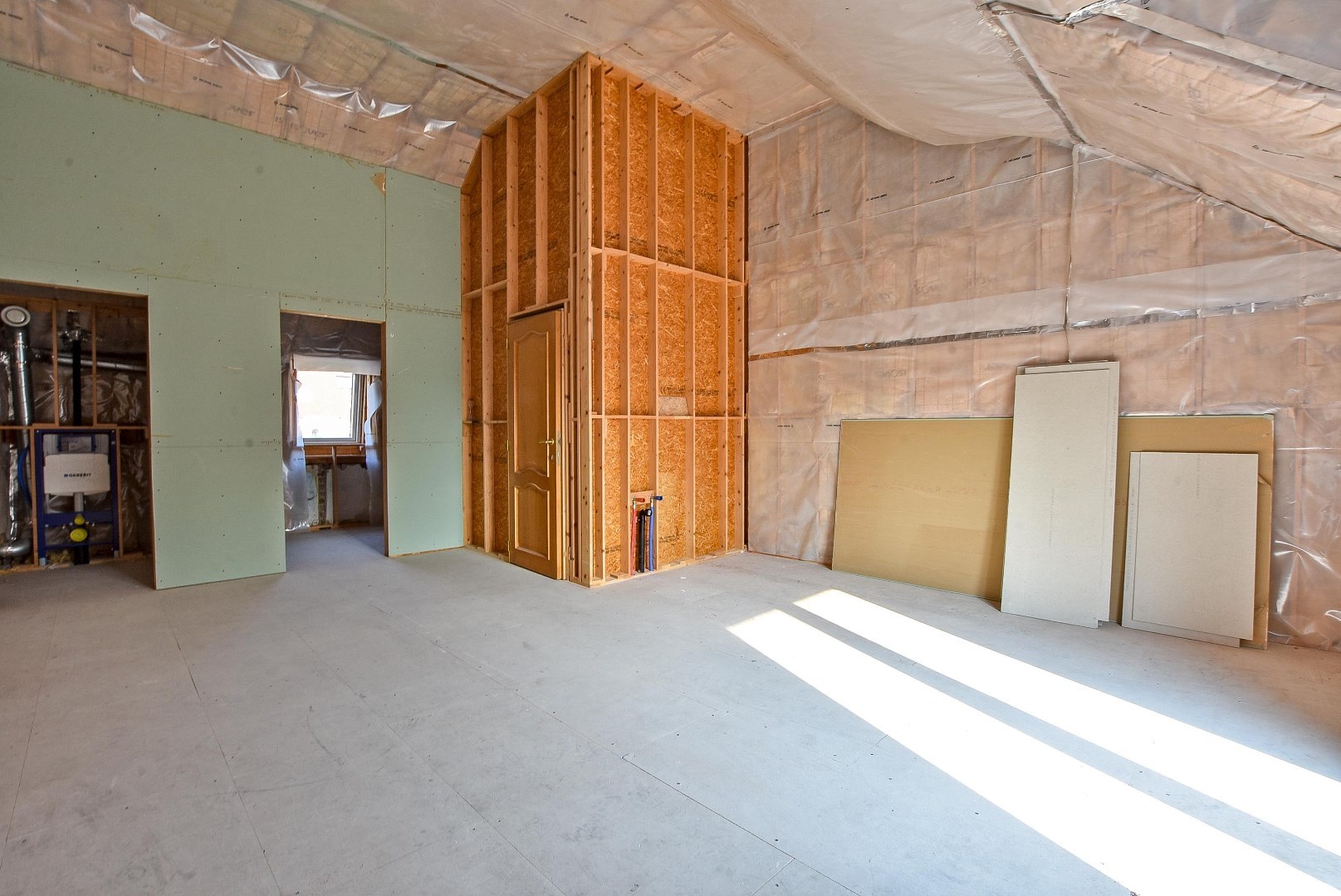 HUUR-KOOP: Restaurant 'De Haven' volledig gebouw met mogelijheden vlakbij de kaai gelegen op 313 m². 