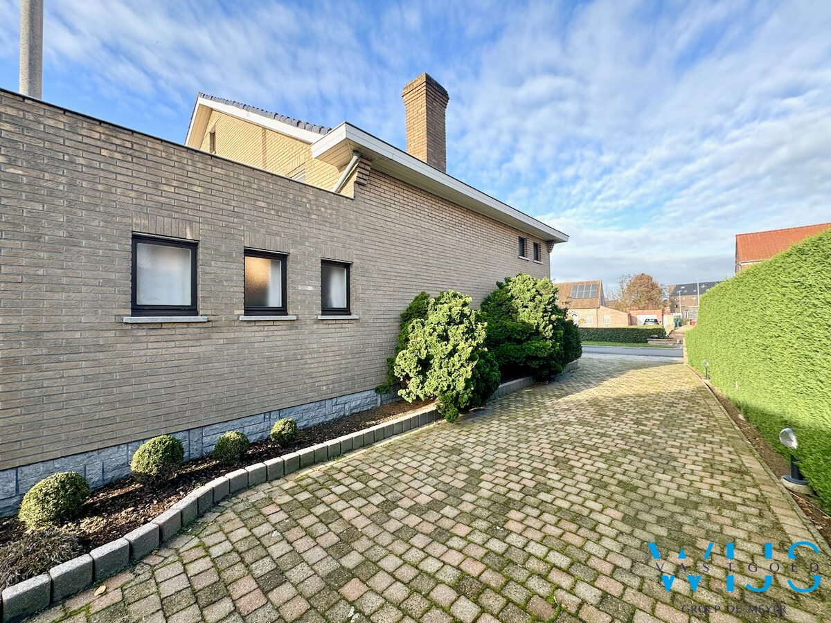 Stevige gezinswoning met bijgebouw te Ertvelde ! 