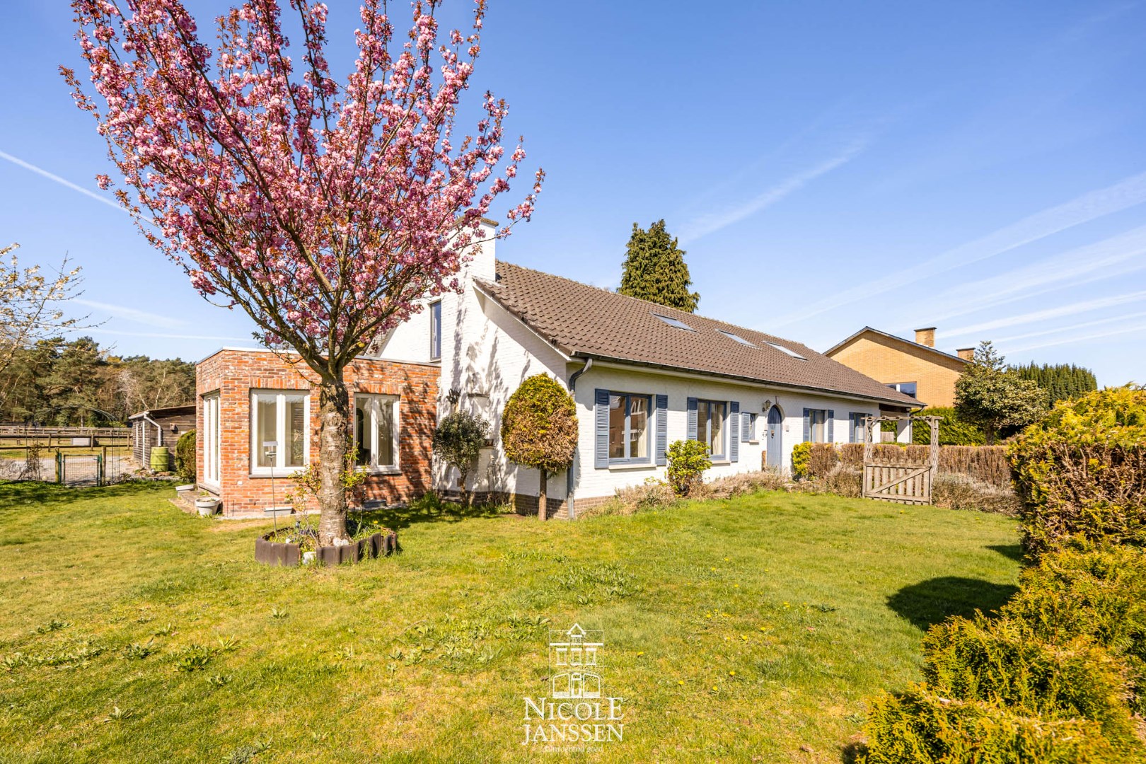 De woning is gelegen in een rustige buurt 