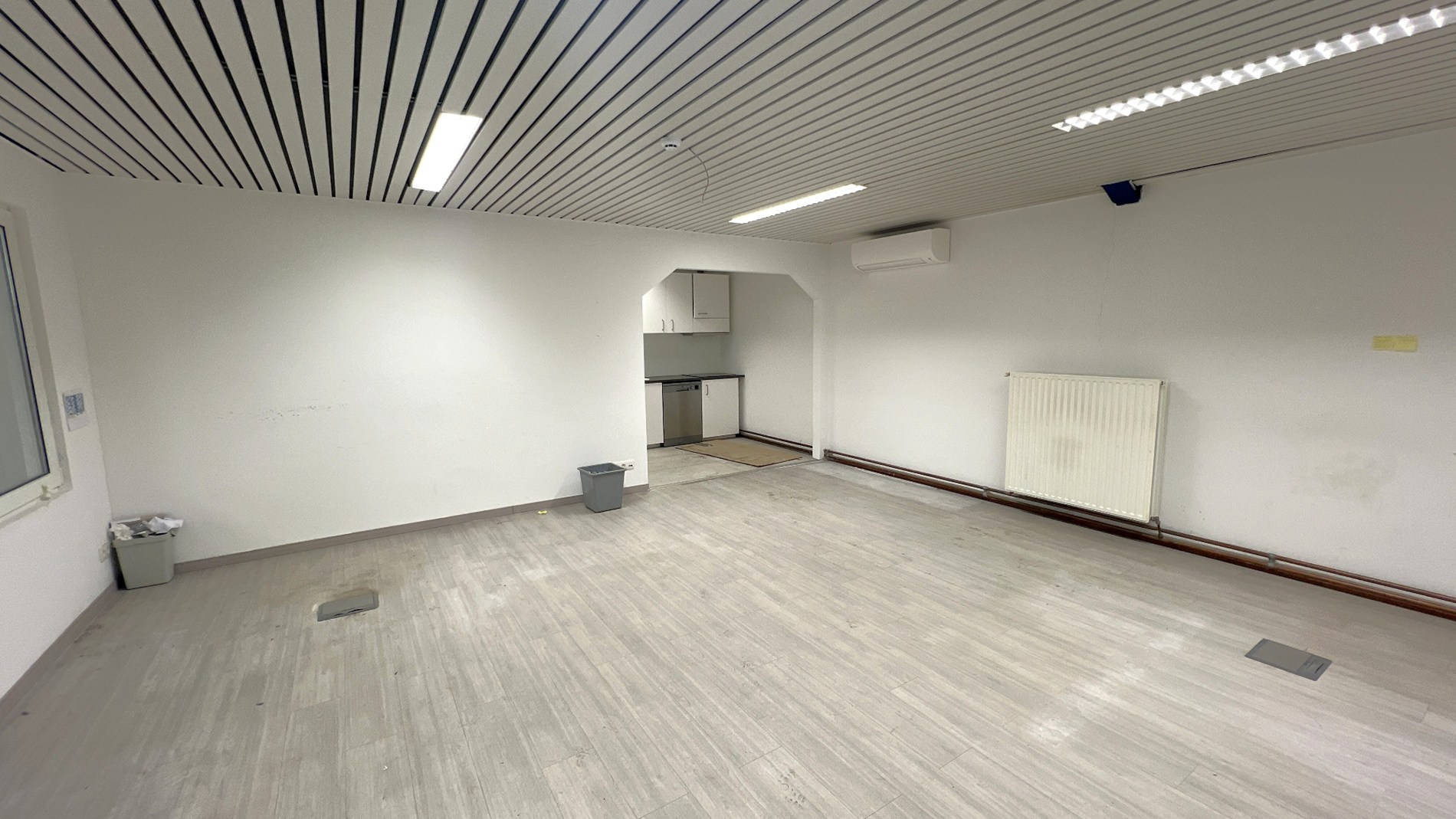 Bedrijfsgebouw te koop nabij R4 te Gent