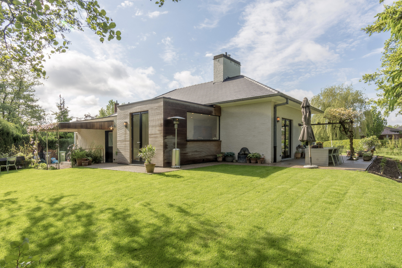 Hoogwaardig gerenoveerde villa op toplocatie 