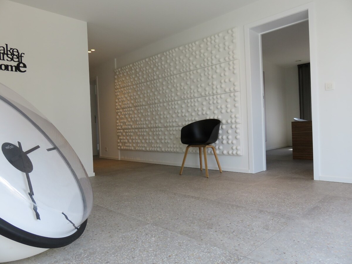 "Modern commercieel kantoor in Hasselt | Volledig gerenoveerd in 2018. 