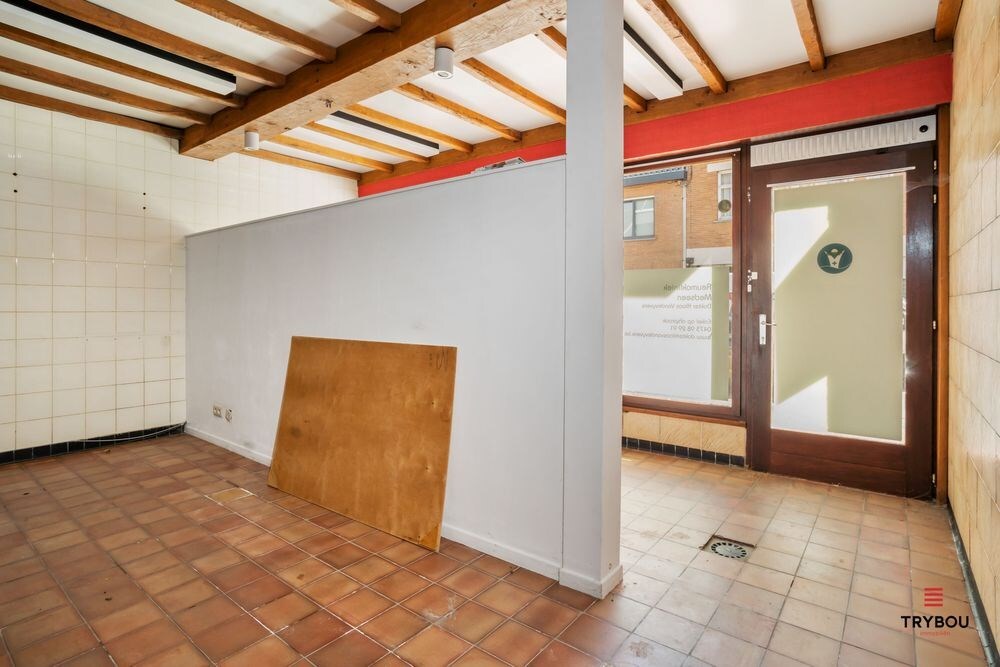 Ruim handelshuis op centrale ligging in Houthulst 