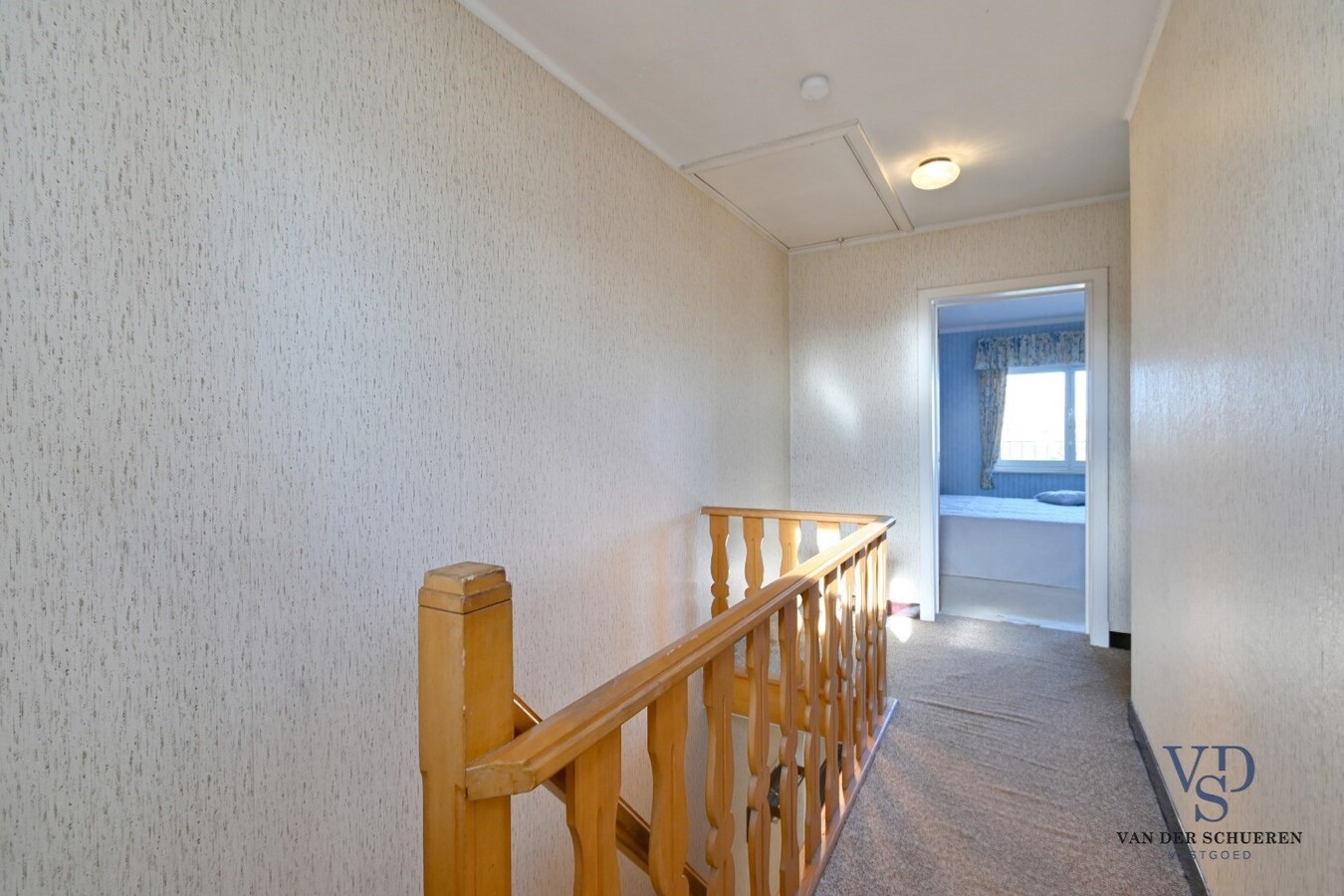 Degelijke, ruime woning (op te frissen). 