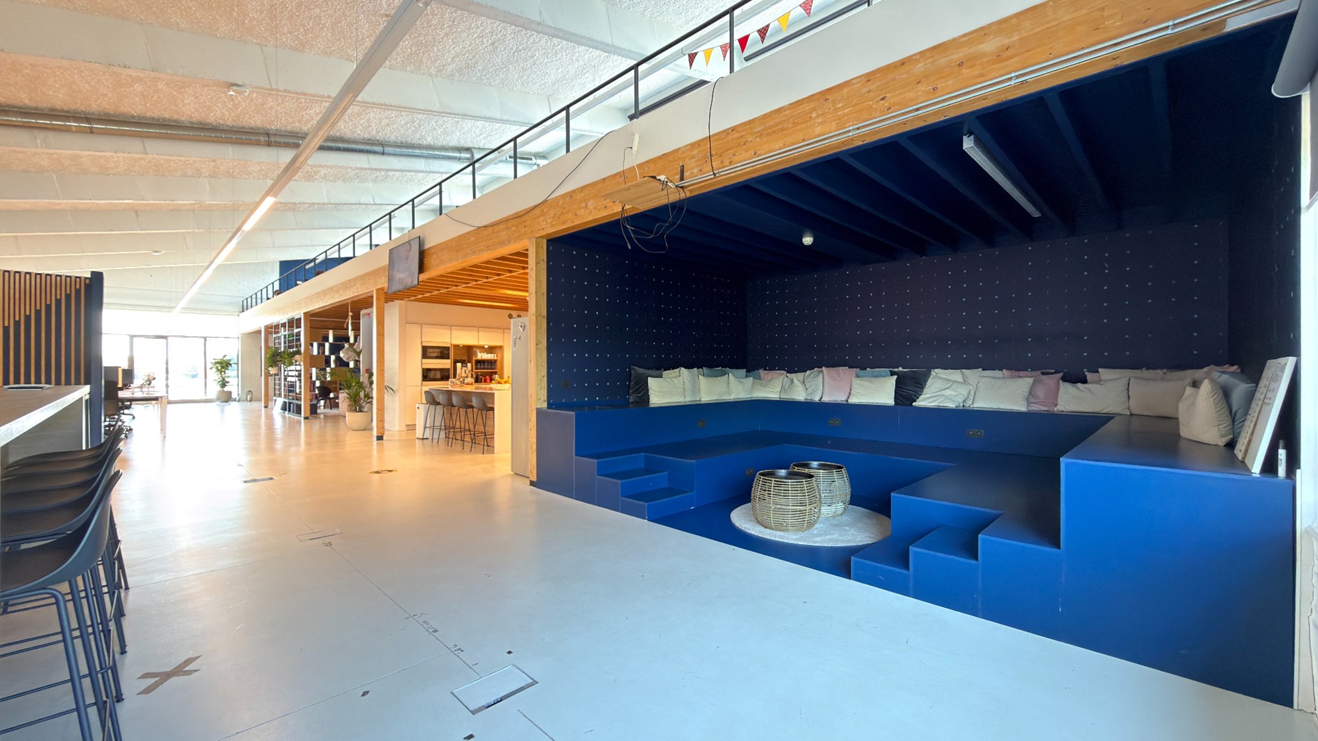 Gerenoveerde loftkantoren te huur in Hangar 26 in Antwerpen