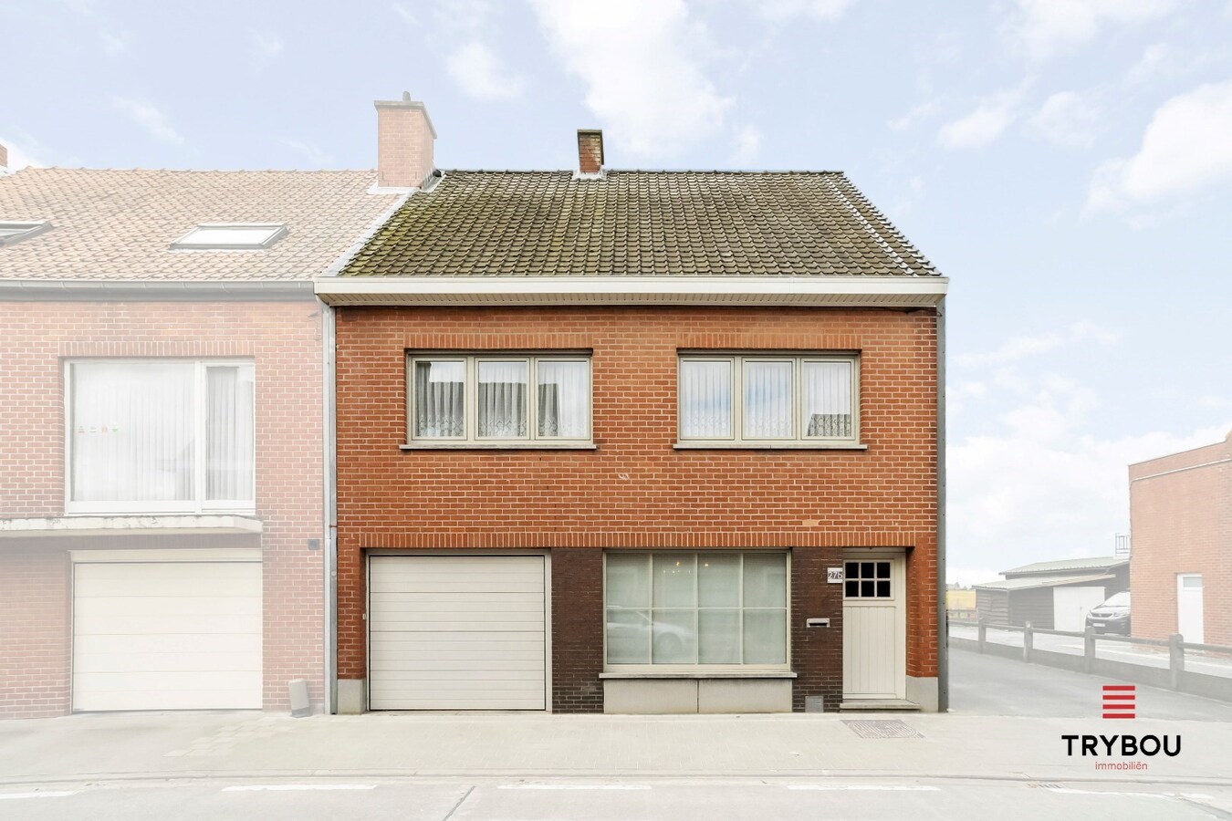 Ruime halfopen woning met 4 slaapkamers en garage 
