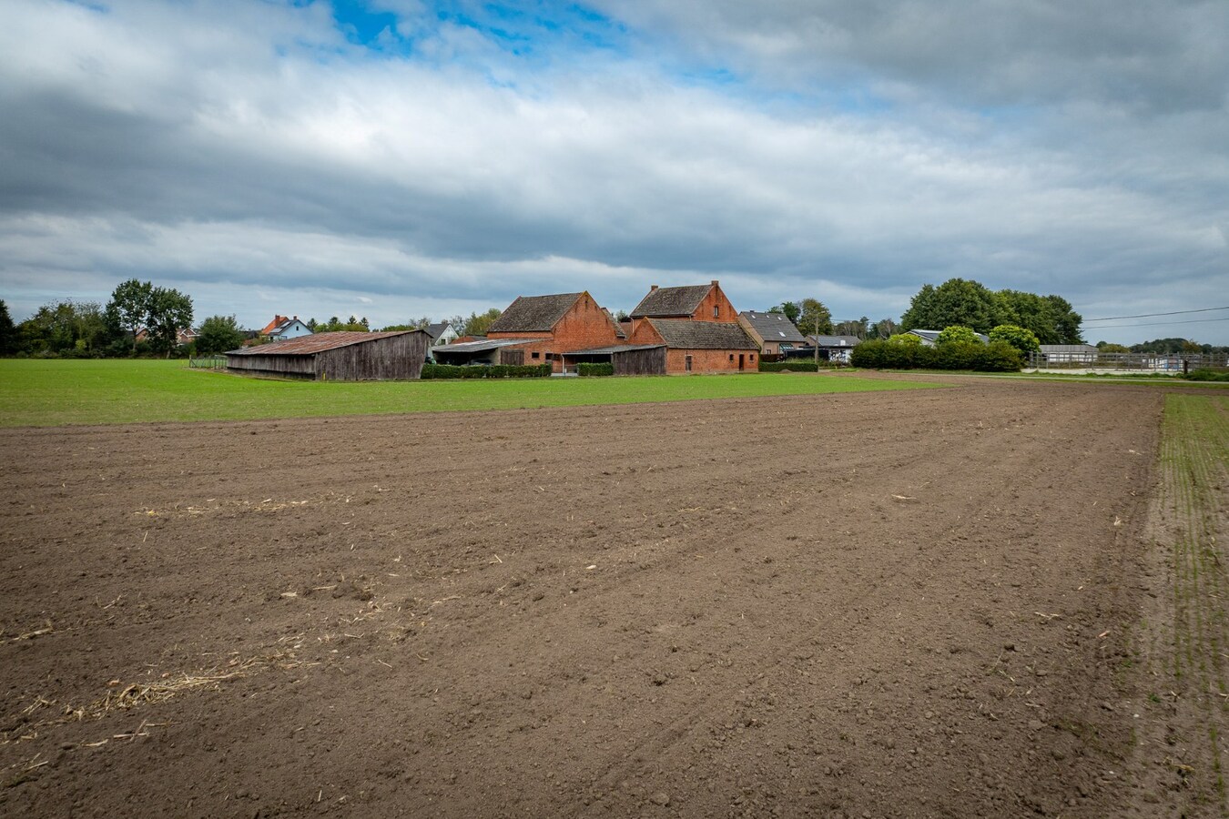 Farm to be renovated with stables and pastures on approximately 1.7 hectares in Herk-de-Stad. 