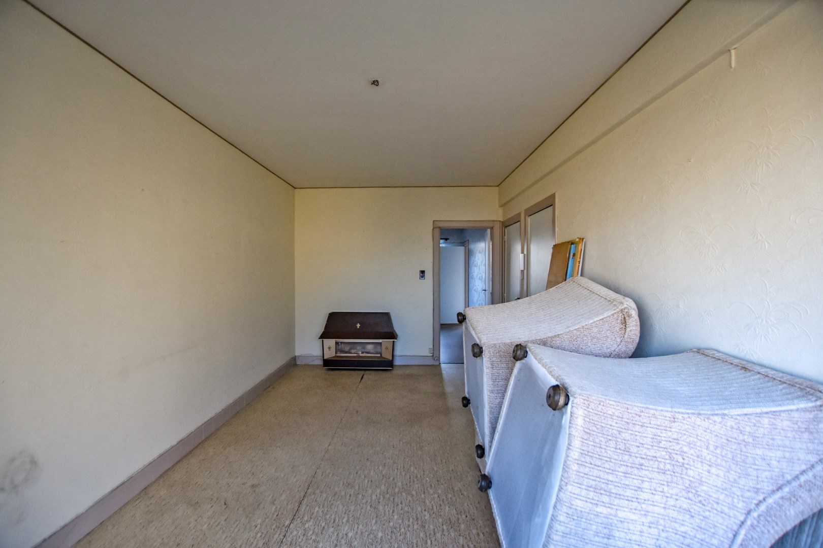 Te renoveren appartementsgebouw op 300m van de zee te Koksijde. 