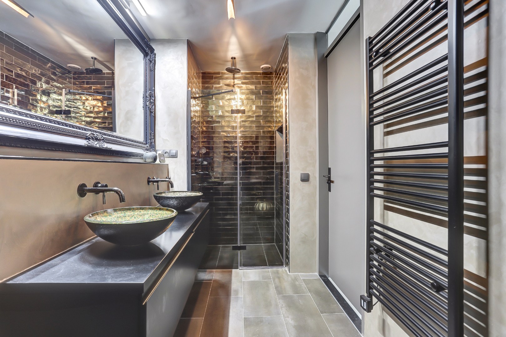 Ultiem luxe wonen in de iconische The CoolTower met spectaculair uitzicht, royaal terras (34 m²) en moderne afwerking in het bruisende hart van Rotterdam! 