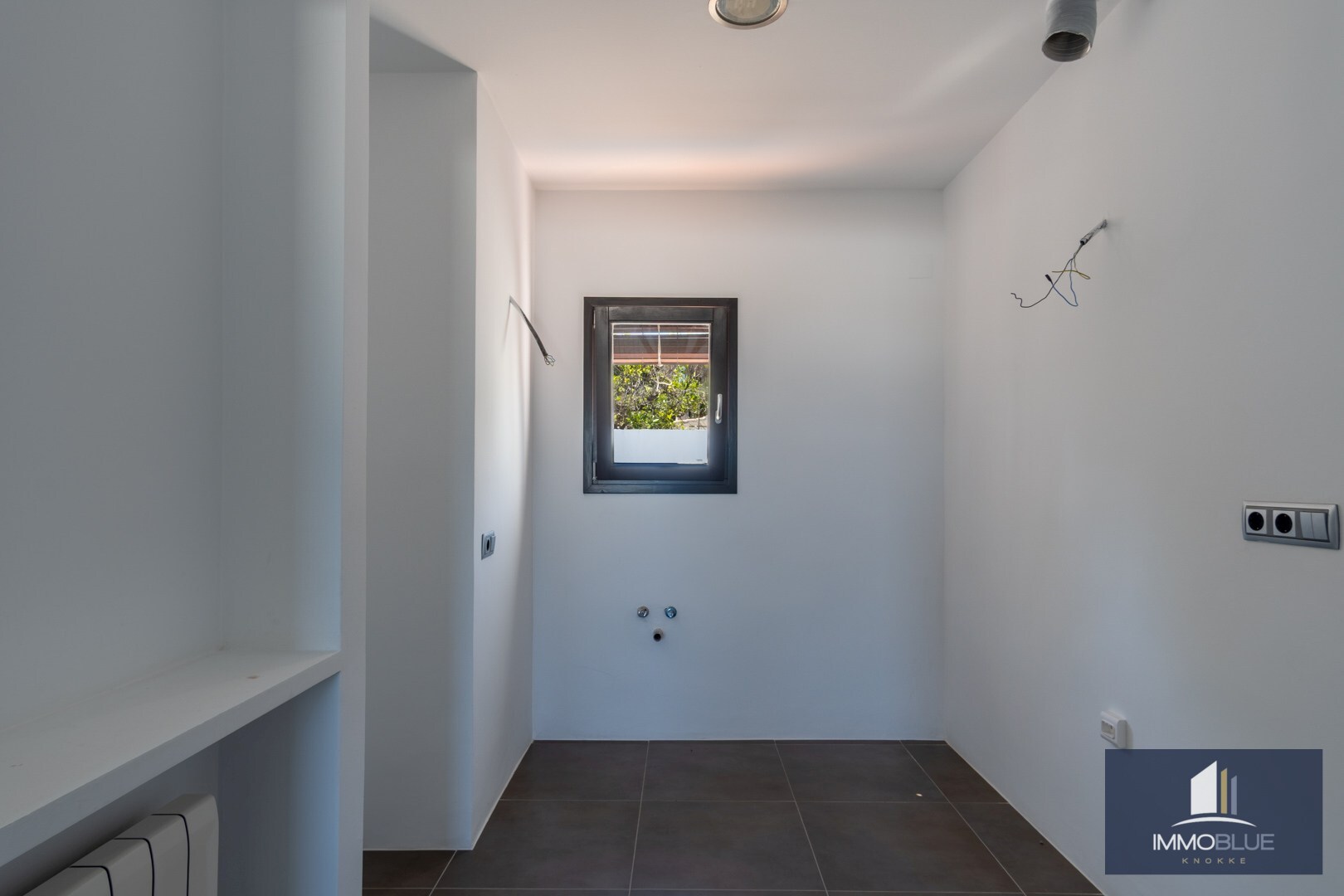 Charmante villa met aangekoppeld bijgebouw met een open uitzicht op de zee. 