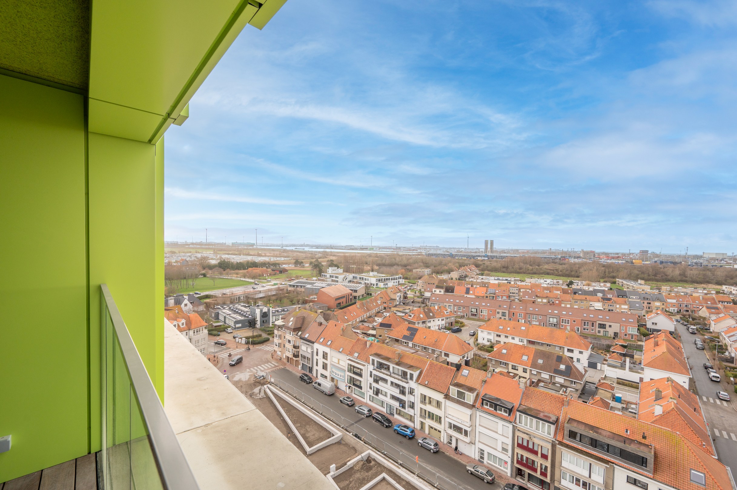 Unieke herverkoop in het Project hoost te Centrum Heist op wandelafstand van de Zeedijk genietend van zijdelings-zeezicht! 