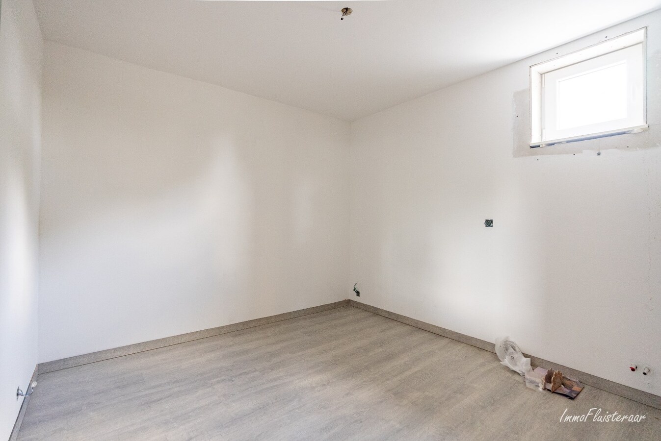 Propriété équestre avec maison à rénover à ca. 90a à Wonck (Bassenge). 