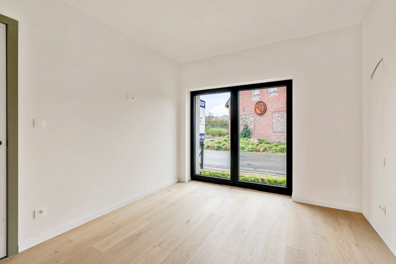 Exclusieve, volledig afgewerkte halfvrijstaande woning na transformatie van bestaande hoeve naar 2 BEN-woningen! 