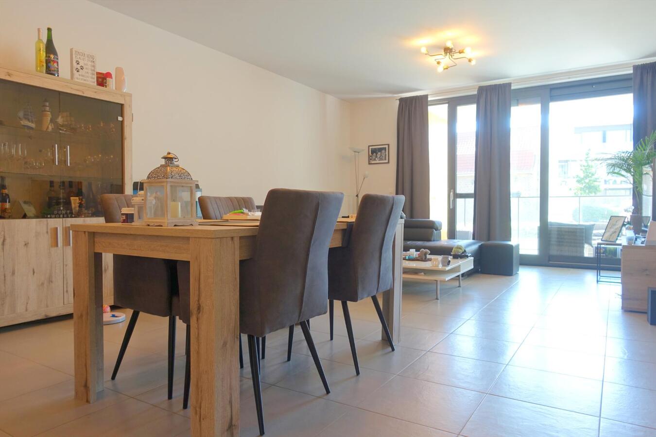 Lichtrijk appartement met terras 