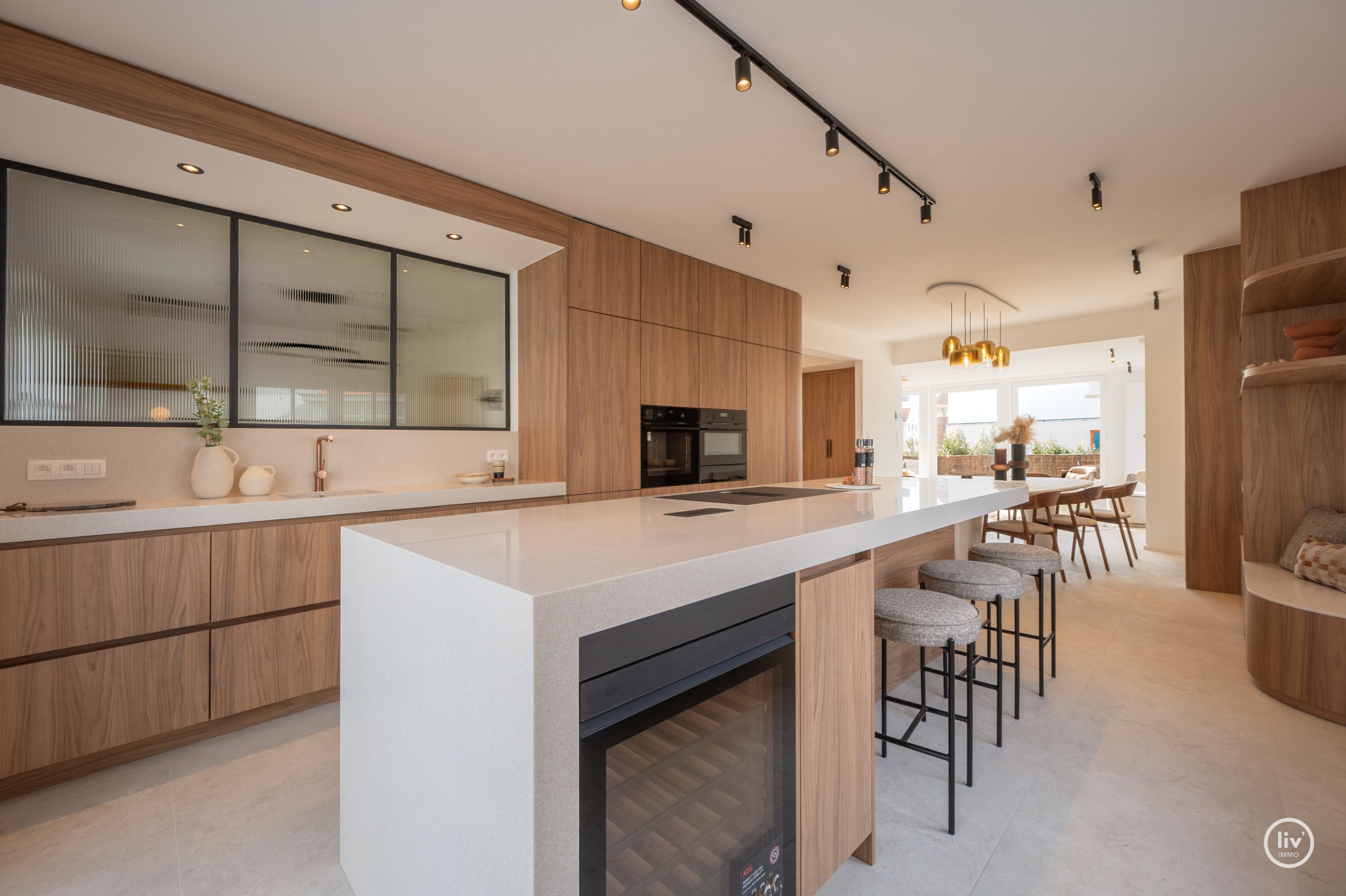 Exclusief gerenoveerde villa op een absolute toplocatie in de Jozef Nellenslaan te Knokke. 