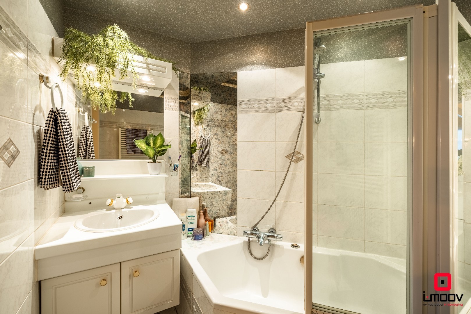 Exclusieve villa met infinity pool en resortgevoel op topligging in Mariakerke 