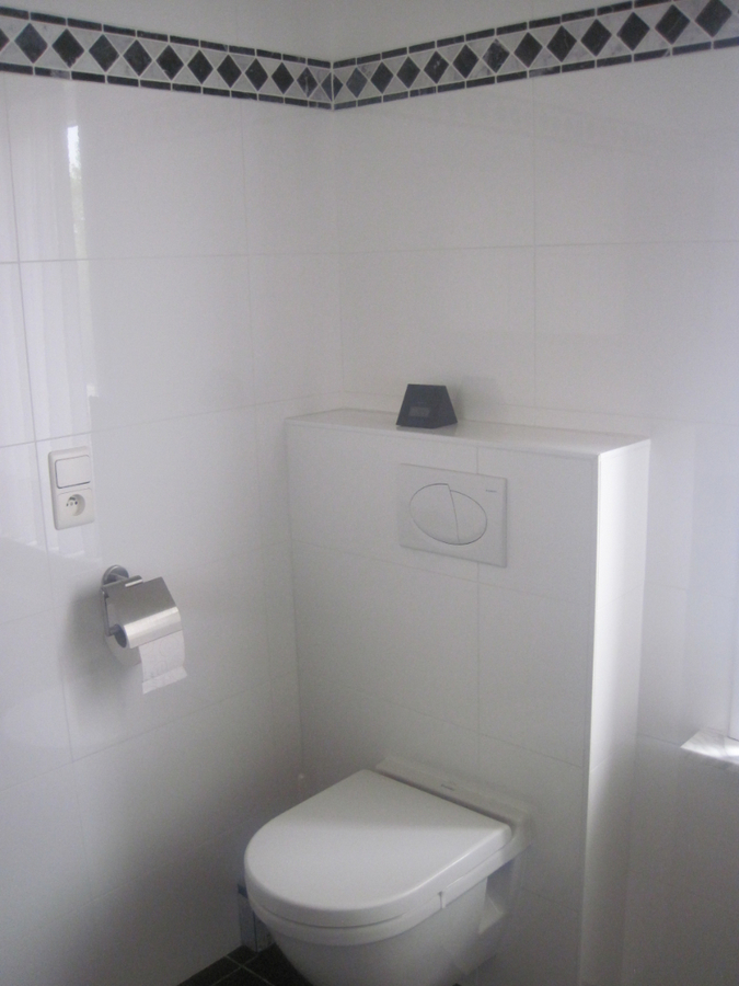 Bijzonder degelijke en ruime Half Open Bebouwing. 