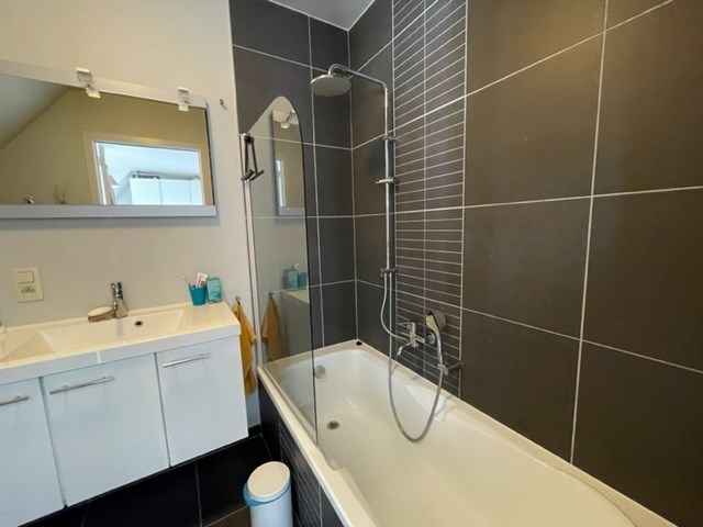 Dakappartement met 1 slaapkamer en groot terras in Geel 