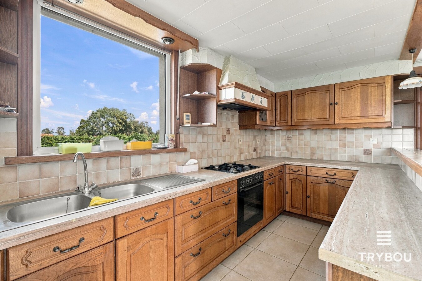 Landelijk gelegen woning met opslagplaats op 3687m² in Merkem! 